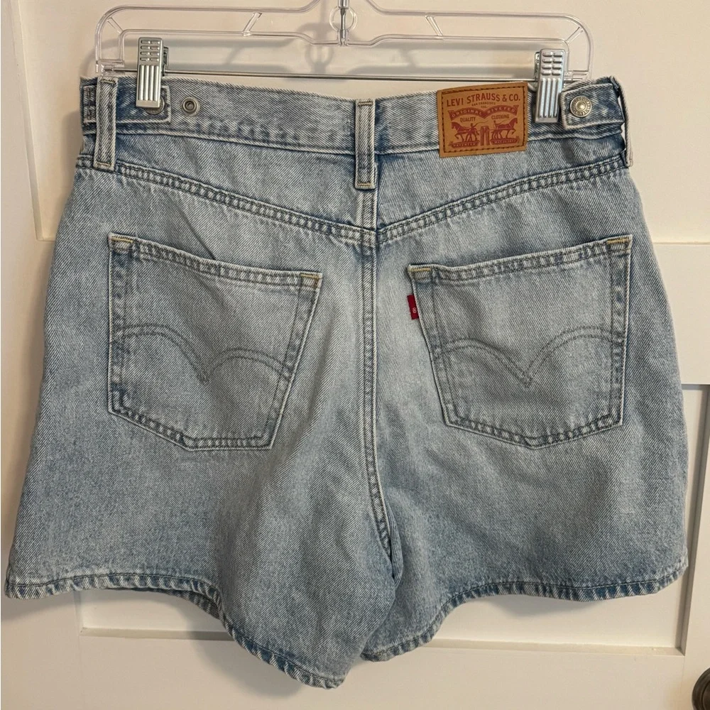 Levi's Cinch Waist Mid-Thigh Shorts - Picture 2 of 4